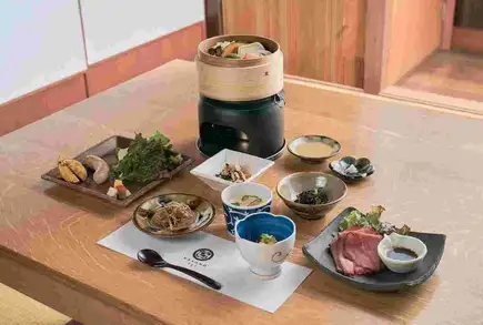 【お肉コース】熟成ローストビーフや自家製ソーセージを堪能 4400円(税込)