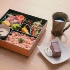 [Lunch] Nakano-tei Gozen set meal + choice of drink + today's dessert for 2400 yen (tax included). Perfect for a special treat lunch.