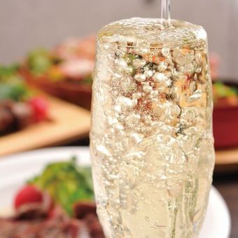 【單品無限暢飲】含氣泡酒。 90分鐘無限暢飲2,200日圓（含稅）