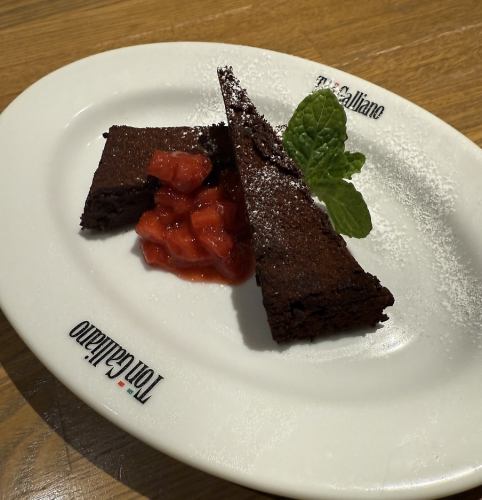 【神領徒歩1分】メイン料理だけでなくドルチェも充実♪