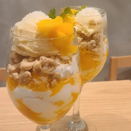 Limited to the Jinryo store! Seasonal dessert parfait