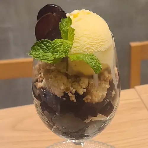 Limited to the Jinryo store! Seasonal dessert parfait