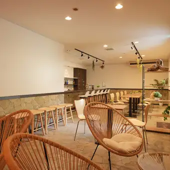 店舗全体を利用したプライベート貸切は最大20名様までご予約可能。打ち上げや結婚式二次会、各種パーティーなど、周囲を気にせず一体感のある特別な時間をお過ごしいただけます。ご予算・内容もお気軽にご相談ください。