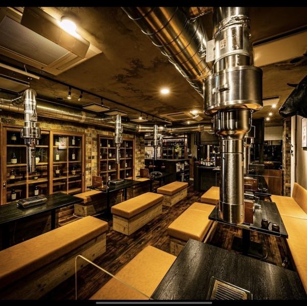 広々とした店内は、大型宴会にぴったりの設計で、複数名での集まりに対応可能です☆席はゆったりと配置され、プライベート感を大切にした空間作りを心掛けています！高級感を感じながらも過ごしやすい居心地で、会社の懇親会や記念イベントに最適◎宴会をスムーズに進められる心配りが整い、料理と会話を存分に楽しめます♪