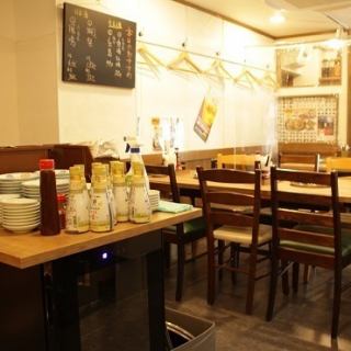カウンター席もございます。