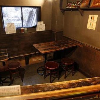 会話も弾むちょうどよい空間が、まるで本場のパブにいるかのような雰囲気を盛り上げます。賑やかに楽しみたい時にぴったり♪