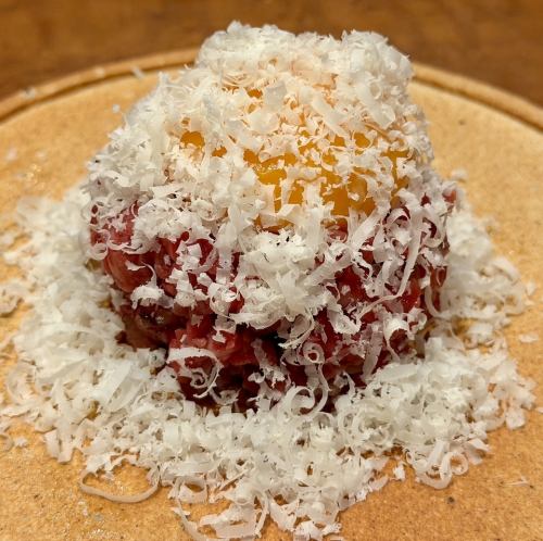 【A4特級】 パルメザンチーズ炙りユッケ風