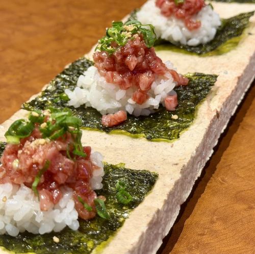 黒毛和牛ネギトロ手巻き(4貫)