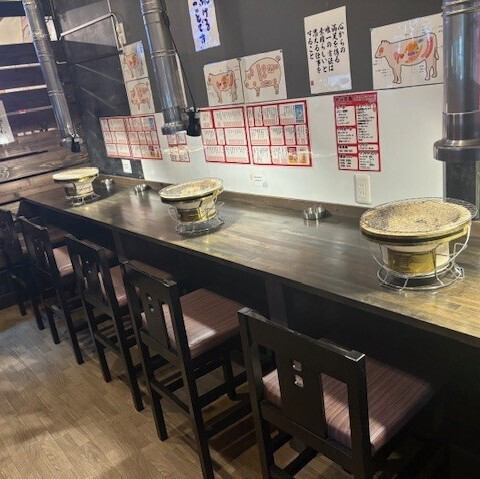 落ち着いた雰囲気の当店では、おひとり様もゆったりと自分のペースでお肉を楽しむことができます。静かな空間で、じっくりと味わうことで、心も体もリフレッシュできるひとときをお過ごしいただけます。また、ご友人やご同僚と一緒に訪れれば、日頃の疲れを癒す特別な時間を共有できます。