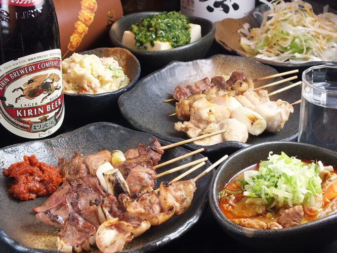 【附生啤酒+2小時無限暢飲的宴會方案】包括當天推薦的烤雞肉串在內，共7道菜♪ 1人4,400日元