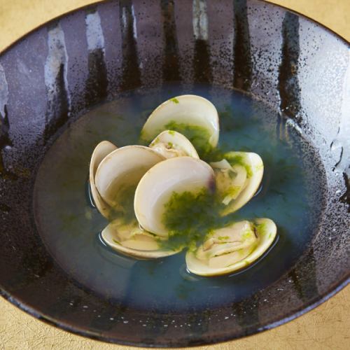 Steamed sea lettuce and clams