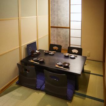 A semi-private room that can be used by 2 to 4 people