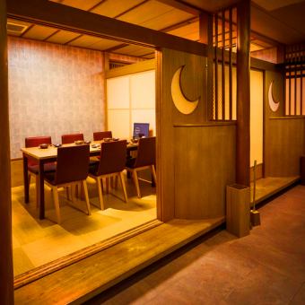 6名様まで利用可能な個室のテーブル席。