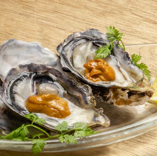 うにのせ生牡蠣　1P