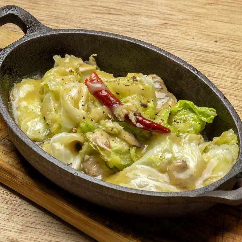 マッシュルームとキャベツのアンチョビソテー