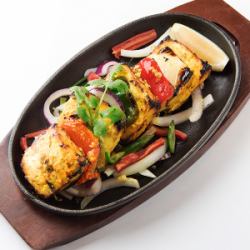 カッテージチーズと野菜のグリル Paneer Shashlik