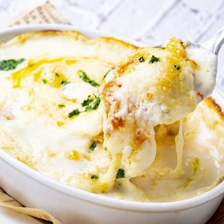 White lasagna with camembert from Hokkaido and 4 kinds of cheese