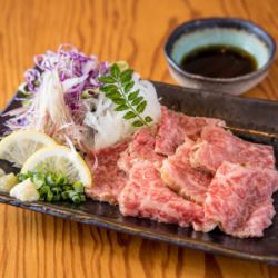 黒毛和牛のタタキ