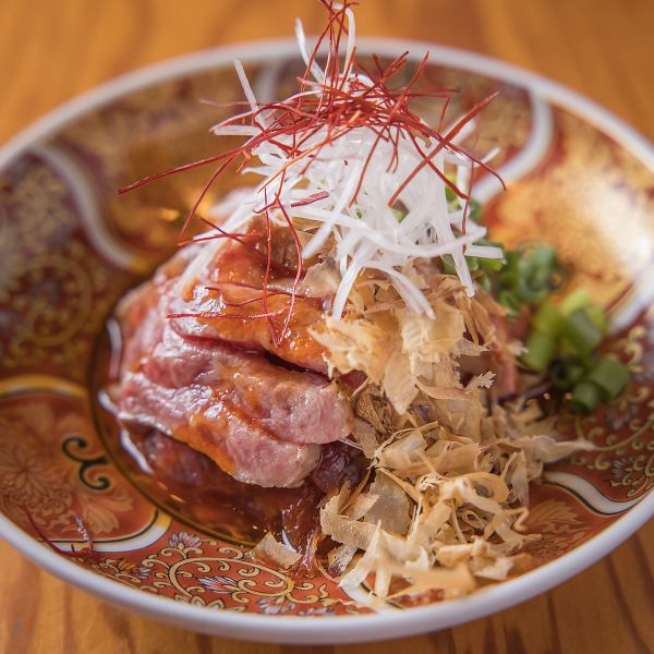 ≪店主イチオシ☆≫白米やお酒との相性も抜群◎手作りの『黒毛和牛炙りユッケ』　￥1,050（税込）