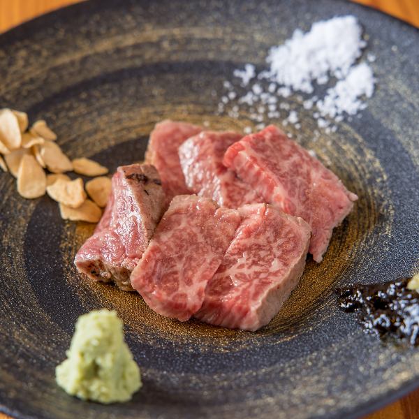 ≪リーズナブルなのに美味★≫オススメの必食メニュー！こだわりの『黒毛和牛ステーキ』　￥1,980（税込）