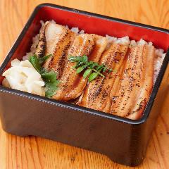 明るい料理人が目の前でお料理を作るカウンター席も大人気です！会話が弾み、ついついお酒も進みます♪もちろんお食事のみのご利用も大歓迎です！