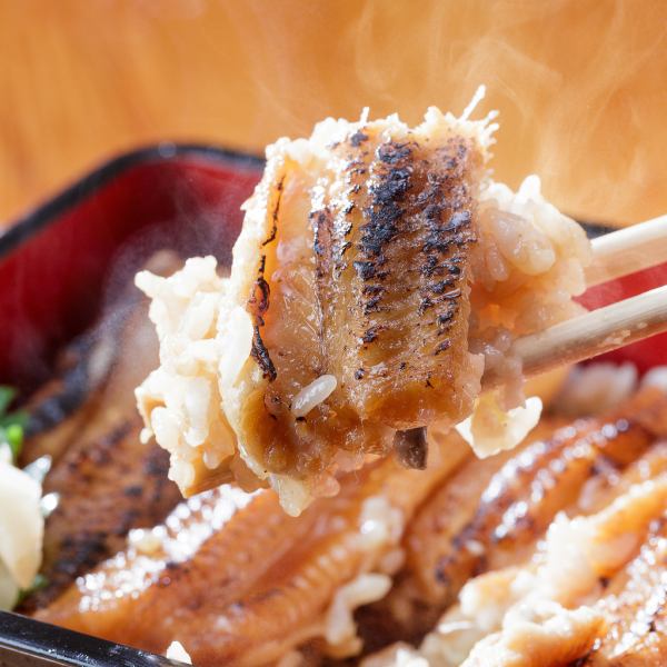 明るい料理人が目の前でお料理を作るカウンター席も大人気です！会話が弾み、ついついお酒も進みます♪もちろんお食事のみのご利用も大歓迎です！
