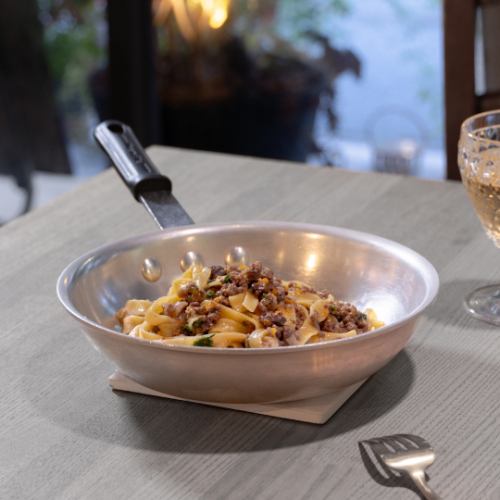 義大利小餐館製作的莎西夏西蘭花和西蘭花配蘑菇瑪古醬