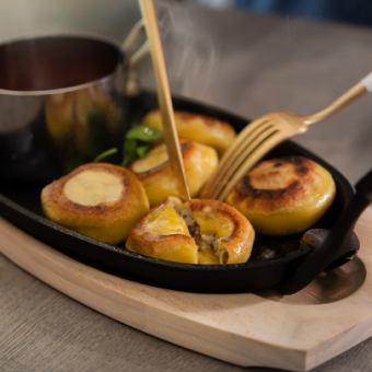 焼きラビオリの香草爆弾！旨辛アッラビアータソース