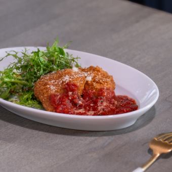 三元豚ひれ肉のカツレツ　スパイシーバジルトマトソース