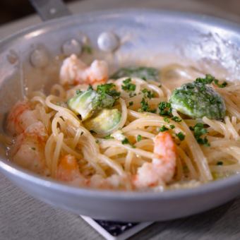 アボカドと海老の博多明太子クリームソース