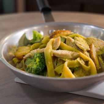 鶏胸肉とブロッコリー、じゃがいものシチリア風トラパネーゼ