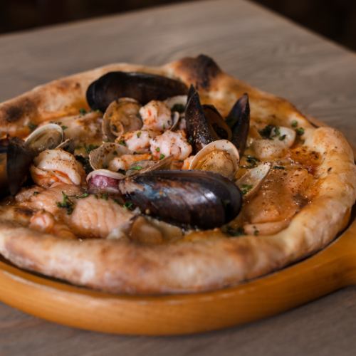 ペスカトーレ(トマトソース・チーズ・サーモン・ヤリイカ・海老・ズワイ蟹・あさりちゃんムール貝)