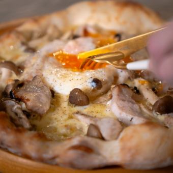 カルボナーラ(クリームソース・チーズ・塩豚・きのこ・半熟玉子)