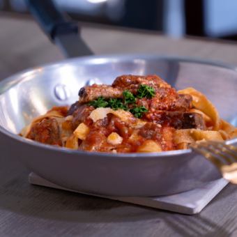 豚スペアリブと牛みすじ肉のナポリ風ラグーソース