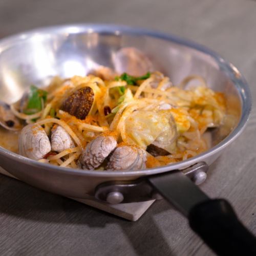 アサリと春キャベツのカラスミペペロンチーノ