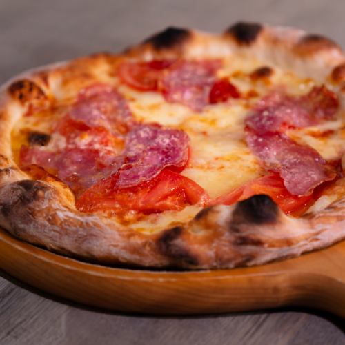 ディアボラ（トマトソース・サラミ・トマト・唐辛子・チーズ）