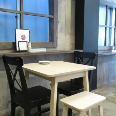 A table seat for 2 people, perfect for a date.The space between the seats is spacious, so you can relax without worrying about the surroundings.Chiba Station Izakaya Directly delivered from production area Sake Wine Shochu Banquet All-you-can-drink