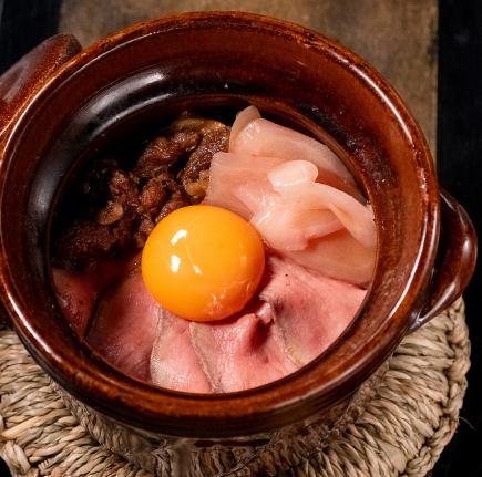 【二合套餐】牛舌和和牛用陶罐燉煮，配米飯和無限暢飲，共8道菜，含稅6,000日元