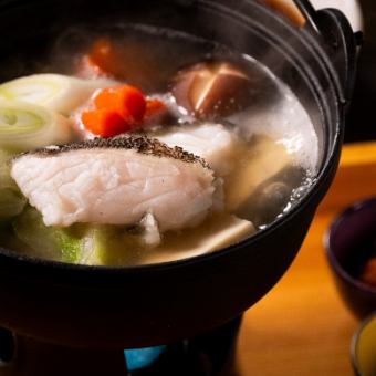 【 사치품 코스 】 쿠에 냄비 · 쇠고기 탕과 일본 쇠고기 시구레 삶은 볶음밥 · 음료 무제한 포함 전 9 품 세금 포함 7,000 엔
