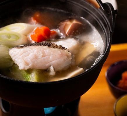 【豪華套餐】石斑魚、牛舌、和牛的砂鍋燉鍋等共9道菜品及無限暢飲，含稅7,000日元