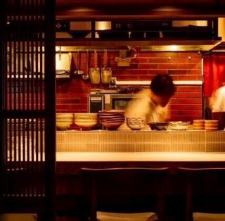 This is a special seat where you can experience the live atmosphere of the kitchen.