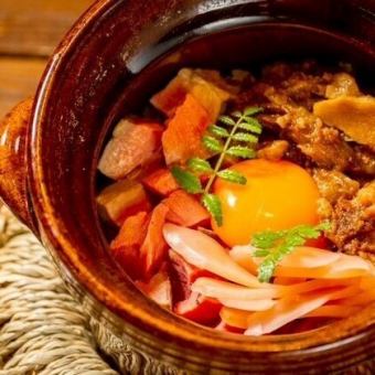 【二號套餐】牛舌和日式燉牛肉砂鍋飯，含無限暢飲，共8道菜，含稅6000日元