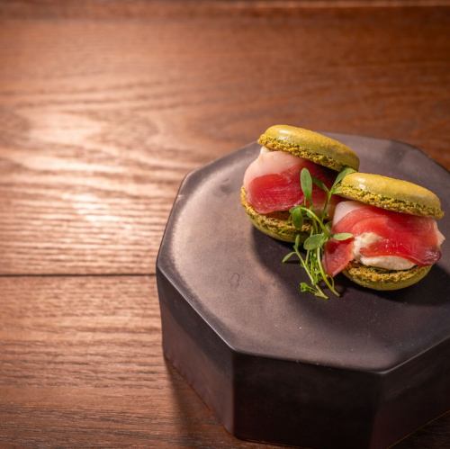鴨生ハムと白和えのマカロン仕立て