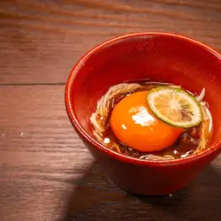 醃魷魚和磨碎的山藥麵條