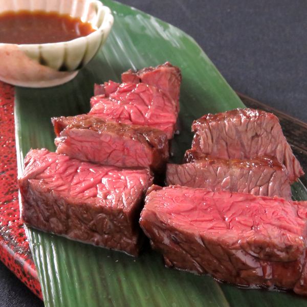 Shopkeeper recommended! [Charcoal-grilled Japanese black beef] ⇒ 2300 yen