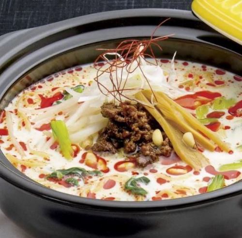 Mild soybean noodles stewed in an earthenware pot