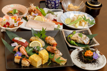 ◆ Most popular lunch & dinner course ◆ 6 pieces of selected nigiri & special dishes, 16 dishes in total ≪Japanese [Nagomi]≫ 11,000 yen (tax included)