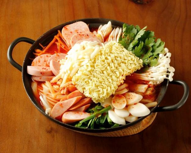 Pot of choice & 2 hours drink all you can afford 4300 yen course (4 people ~)