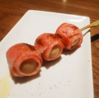 うずらベーコン巻き　トリュフ塩
