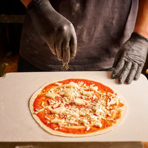 ◎Homemade oven-baked pizza every day